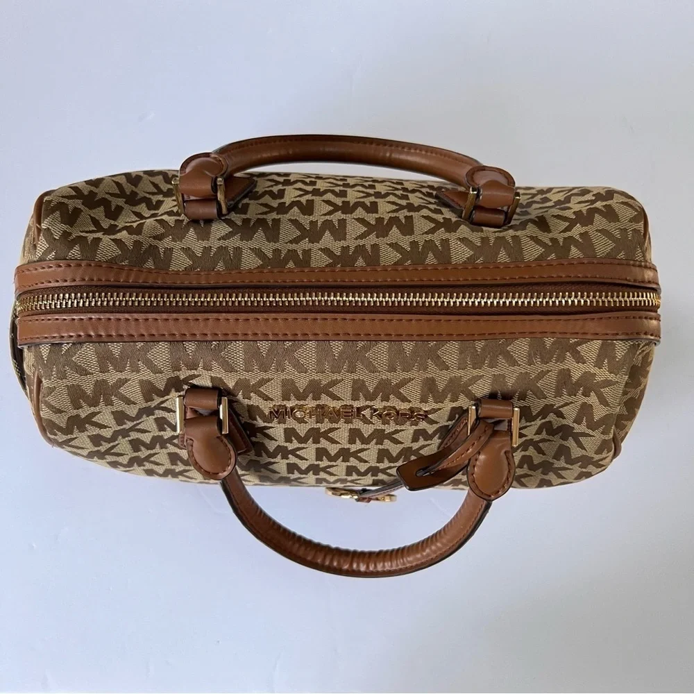 Michael Kors Bedford LG Duffle Satchel Bag in beige/ebony in excellent condition